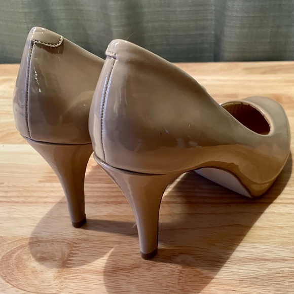Madden Girl "Getta" Nude Heels Size 8 - Picture 9 of 10
